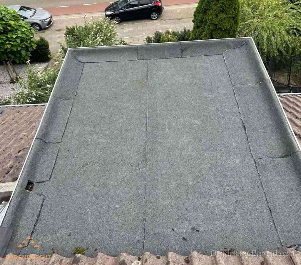 Dakbedekking schuur met bitumen in Barendrecht