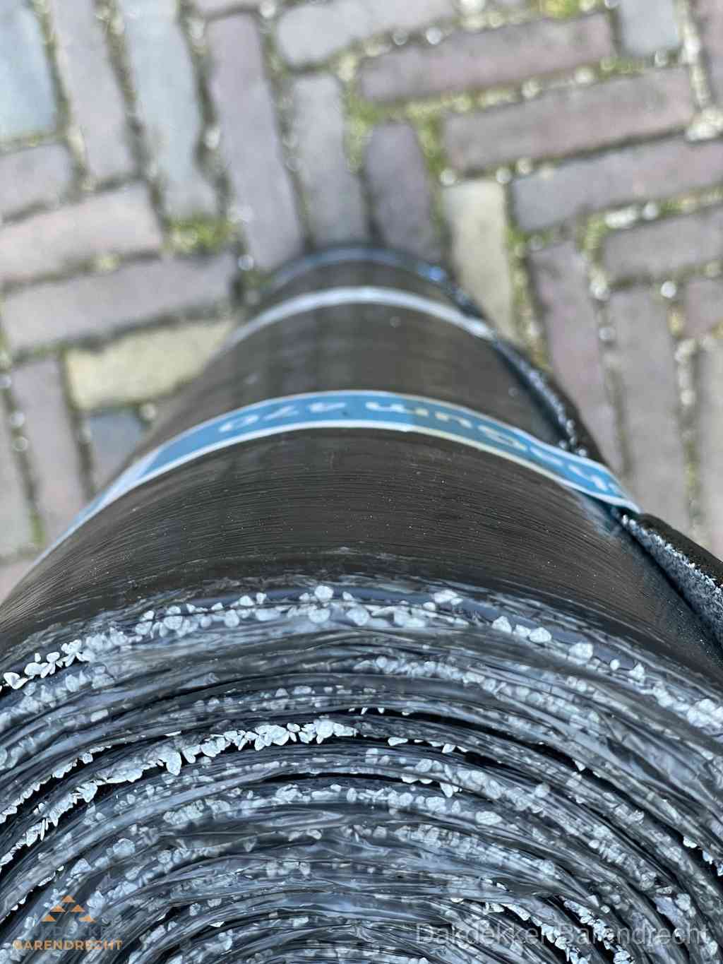 Rol bitumen dakleer met leislag voor plat dak in Barendrecht